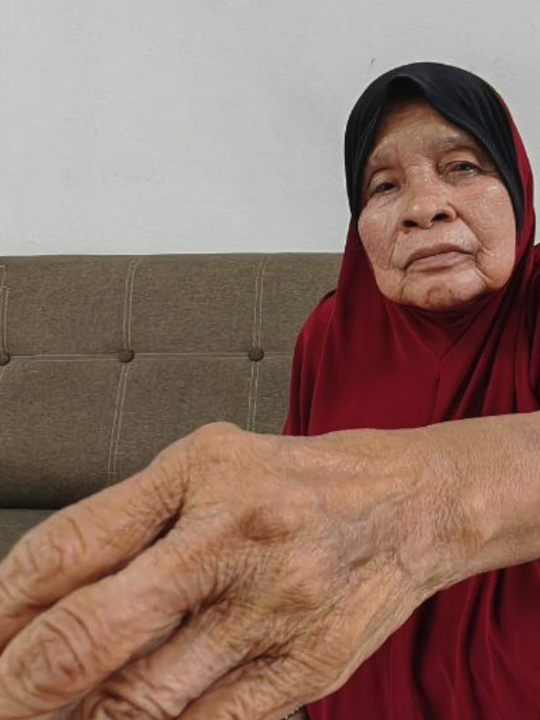 Warga emas diterajang, kepala dihentak ke mesin kain selepas gelang tiruan disamun #BeritaDiTiktok