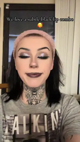 Talk about a pretty color combo!!! Going to be using this whenever I want to have a more bold and dark look! I’m obsessed! #makeup #darkmakeup #gothgirl #lips #themostmanicmommy 