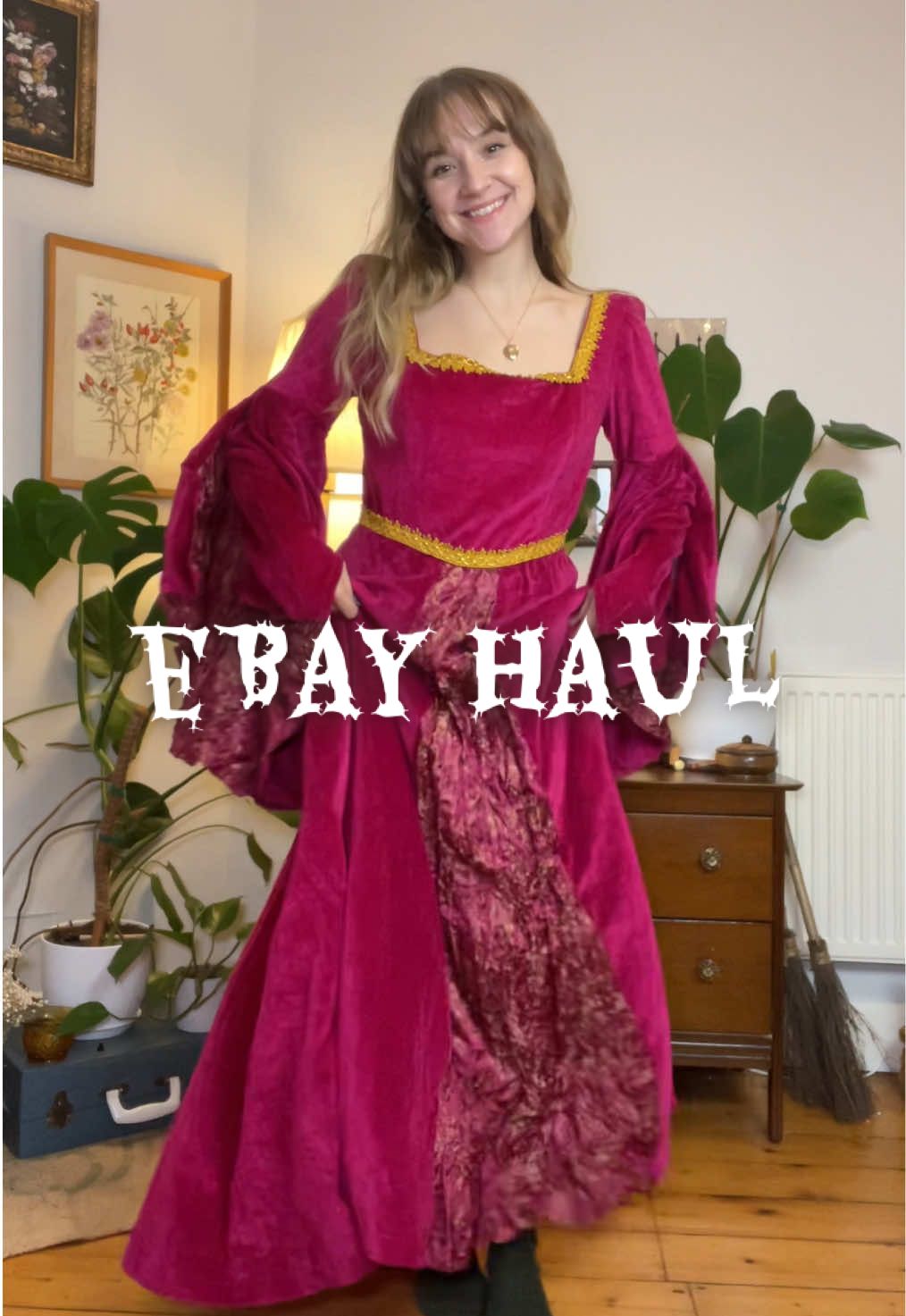 Just look at those sleeves! 🌸✨ I just loveee finding things on @eBay UK! This dress is an ex theatre costume and is so well made! It’s such a joy to have this in my collection now! #creatorsearchinsights #medieval #autumn #halloween #ebay 
