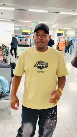 SAFARINI KUELEKEA BELFAST KARIBU KABISA NA IRELAND 🇮🇪 KUWAFUNGULIA DUNIA WATANZANIA NIMEPATA ORDER ZA SCANIA MBILI(2) KUTOKA KWA BOSS WANGU MMILIKI WA NEW LOOK INVESTMENT COMPANY LIMITED ANASEMA YEYE ANATAKA SCANIA ZAKE ZOTE AWE ANANUNUA QFK MOTORS KWASABABU TUNAKUJA WENYEWE FIELD KUZIKAGUA KABLA YA KUZISAFIRISHA KWENDA TANZANIA NIMEAMUACHUKUA NDEGE KWENDA FIELD KUHAKIKISHA NAMLETA GARI BORA YENYE KIWANGO CHA KIMATAIFA KABISAA TUPIGIE +255747140103 +255714140104