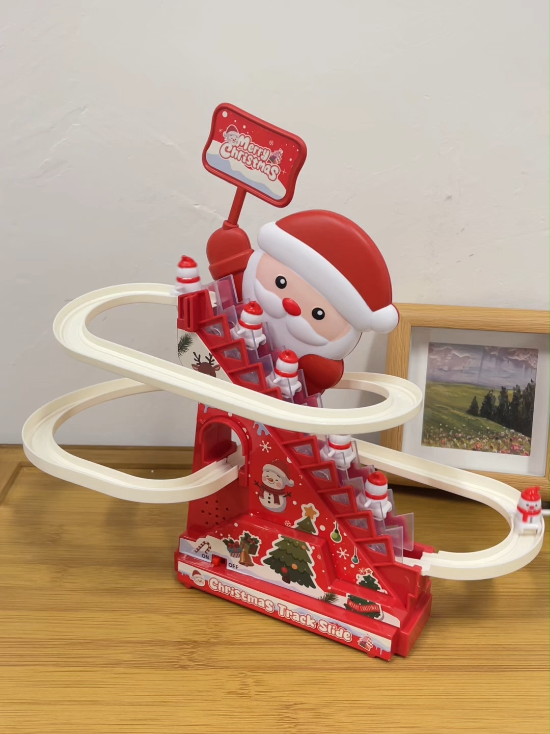Christmas magic alert! This Santa Claus toy can climb stairs by itself - my child has been staring at it for 20 minutes.🎄✨ #HolidayToyWin #KidsChristmas #merrychristmas #tiktokshop #tiktokusa#Christmas2025#Christmas