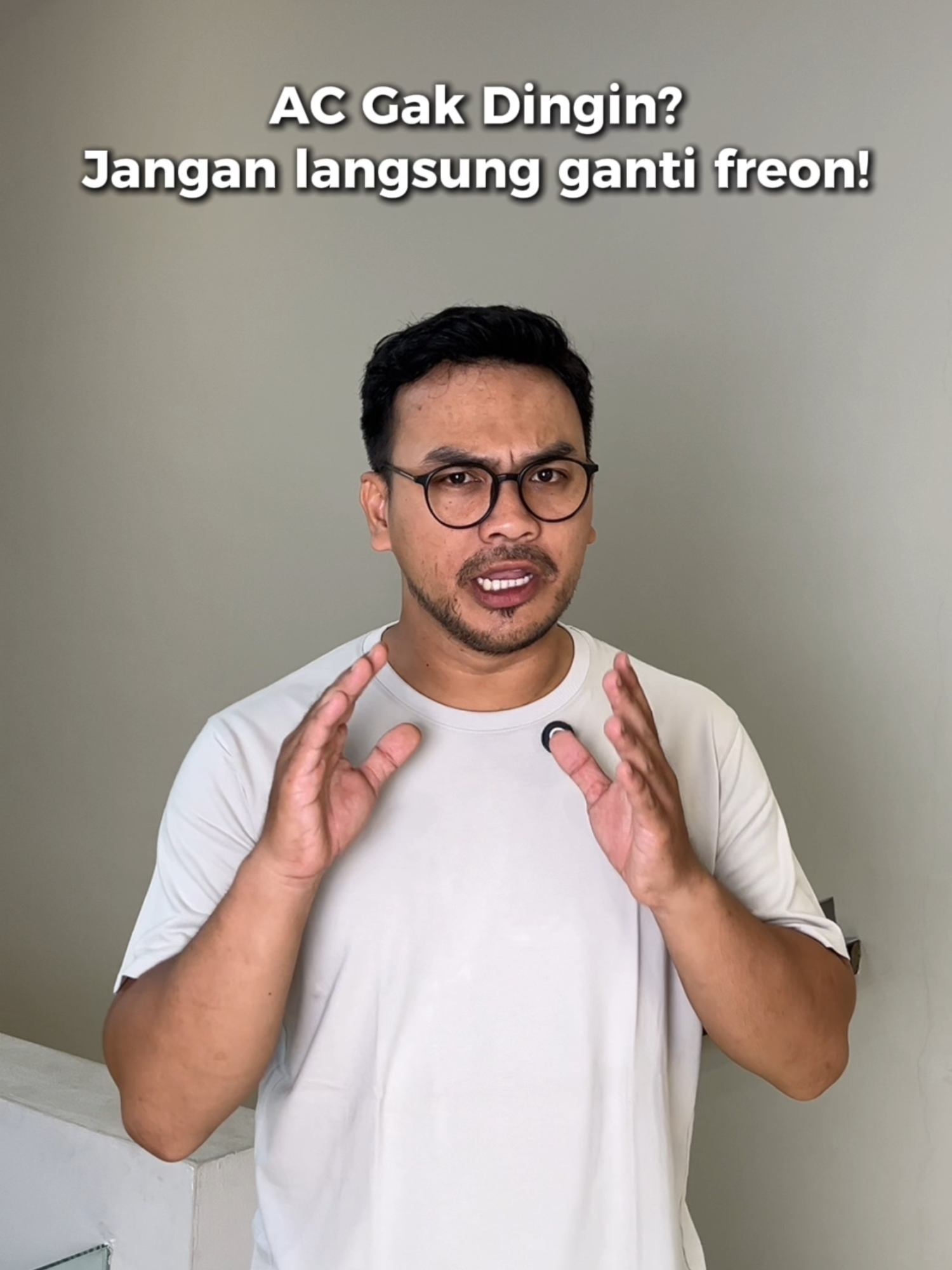 Tinggal di negara yang mataharinya kayak sejengkal jari tuh rasanya pengen nyalain AC terus. Tapi suka takut listrik bengkak juga? Ada Smart Neuva Pro! AC ini punya teknologi High Efficiency Cooling Engine yang bikin ruangan jadi dingin 25% lebih cepat. Dan cukup pakai daya 310 watt aja dinginnya cepat, hemat listrik pula. Cuaca boleh panas, tapi rumah tetap dingin dan tagihan tetap aman kapan lagi? #QualityThatMatters #SmartNeuvaPro