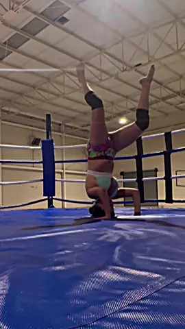 Fortaleciendo cuello , core , isquios y muchas partes con esta postura de YOGA terminación un puente/ arco  #flex #yoga 