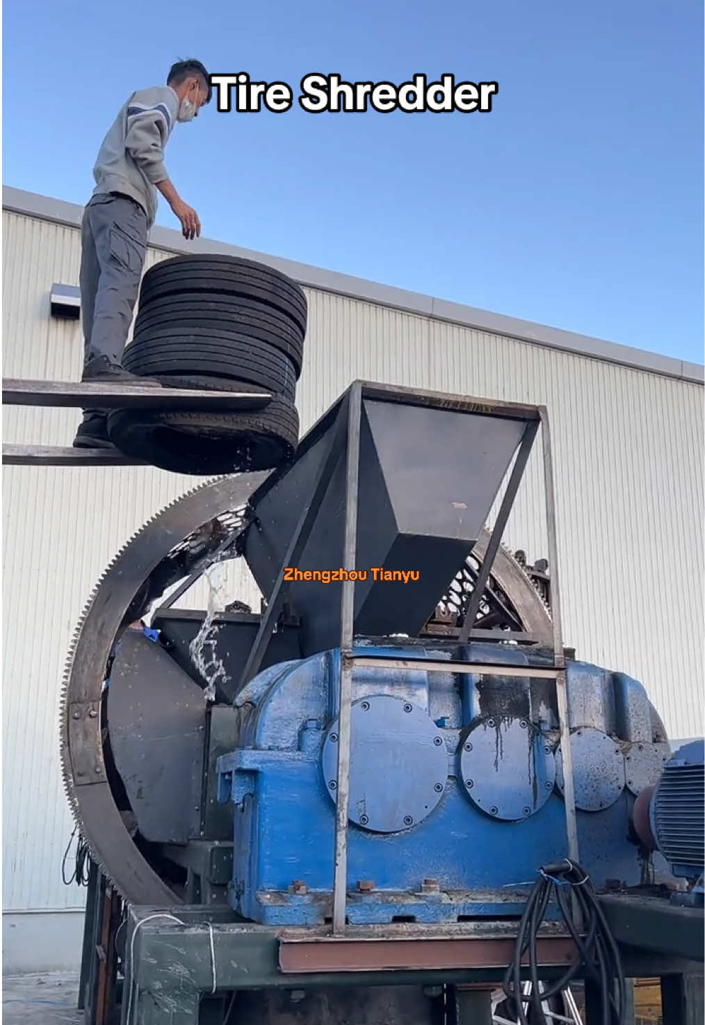 #tireshredder #wastetireshdeddingrecyclimgmachine #wastetireshredder #tirerecyclingmachine #shredder#recyclingmachine #cuttingmachine #tyresrubbercutter#tirecrush#capcut #tireringcutter 
