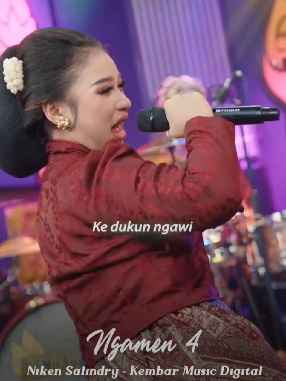 Nglumpukne dukun ya ken... 😅😅 #campursari #nikensalindry #kembarmusicdigital 