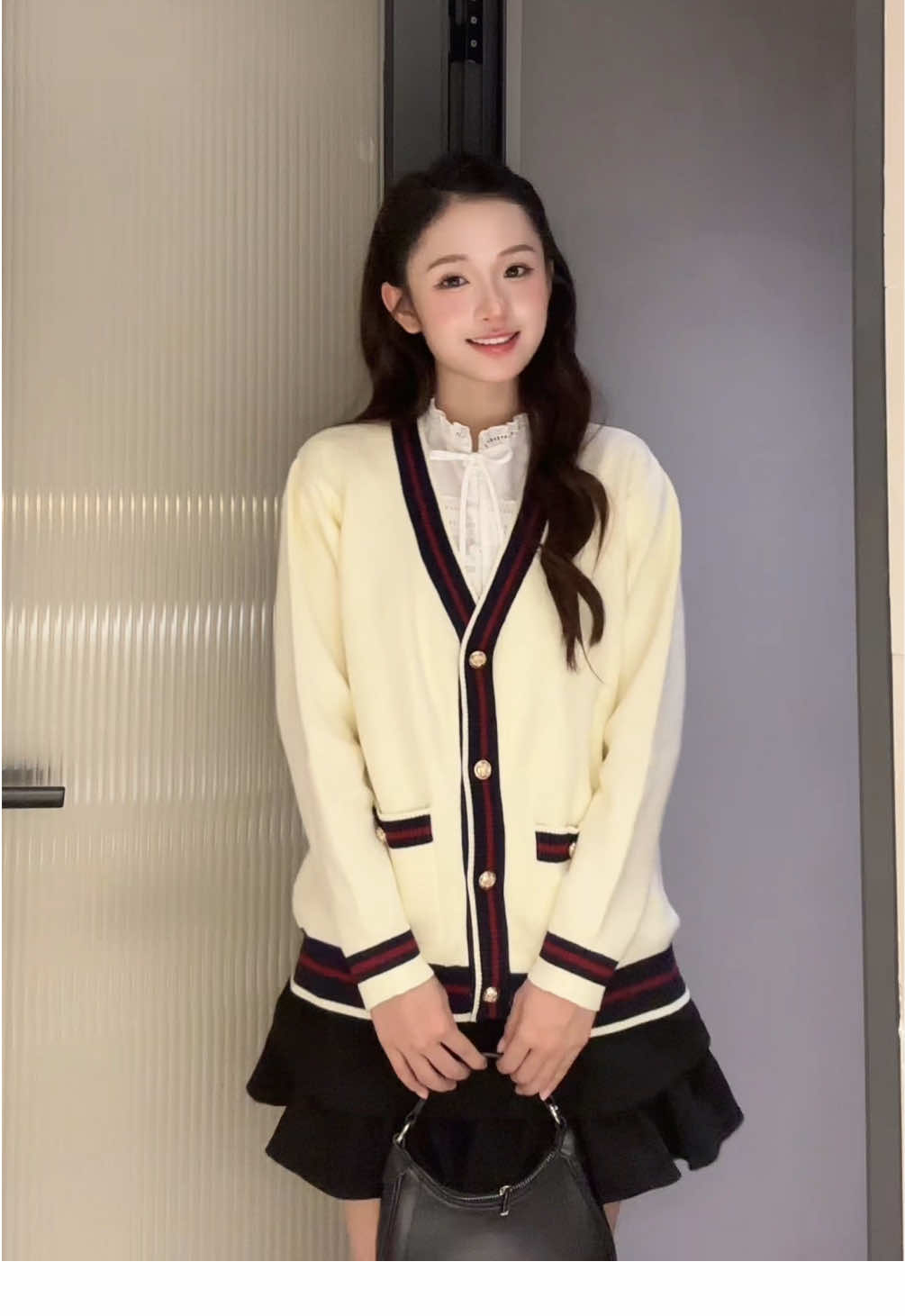 Trời có lạnh thì vẫn phải mặc xinh, cardigan nhà Deliz đã sẵn sàng tỏa sáng cùng nàng trong mùa thu đông tới rùi 🤍  #deliz #delizvn #aolen #aolendaitay #cardigan 