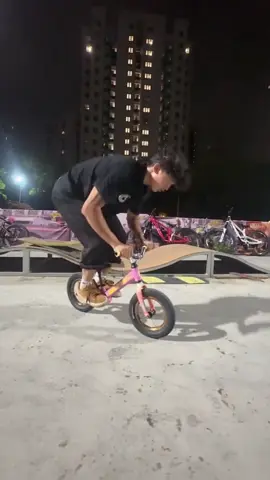 Balance bikes can also be used for stunts.I'Video from Kwai blogger -@赵○东🍉#mtb #foryou #cycling #biker 