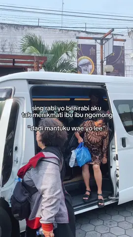 Bisa di bicarakan di belakang ibuk 🤭 via wa di bio biar mesrah #sewahiacemalang #sewahiacemurah #sewamobilmurah #sewamobilmalang 