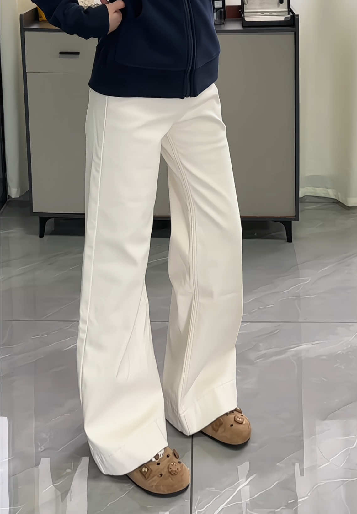 Chiếc quần trắng ống loe nhẹ càng nhìn càng thích#quanjean #OOTD #fyp #myoutfit #quần 