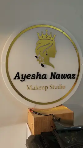 We deliver the best quality neonsign worldwide 🌐  #acrylic #signage #makeup  #ownneon #salon 