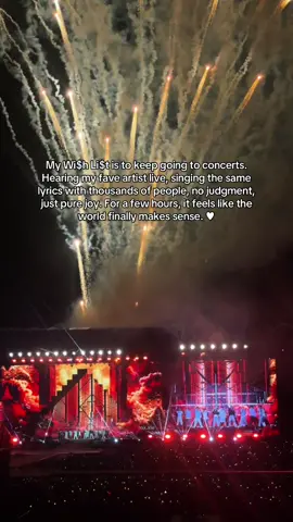 where my playlists come alive #fyp #fangirl #concert #foryoupage #foryou 