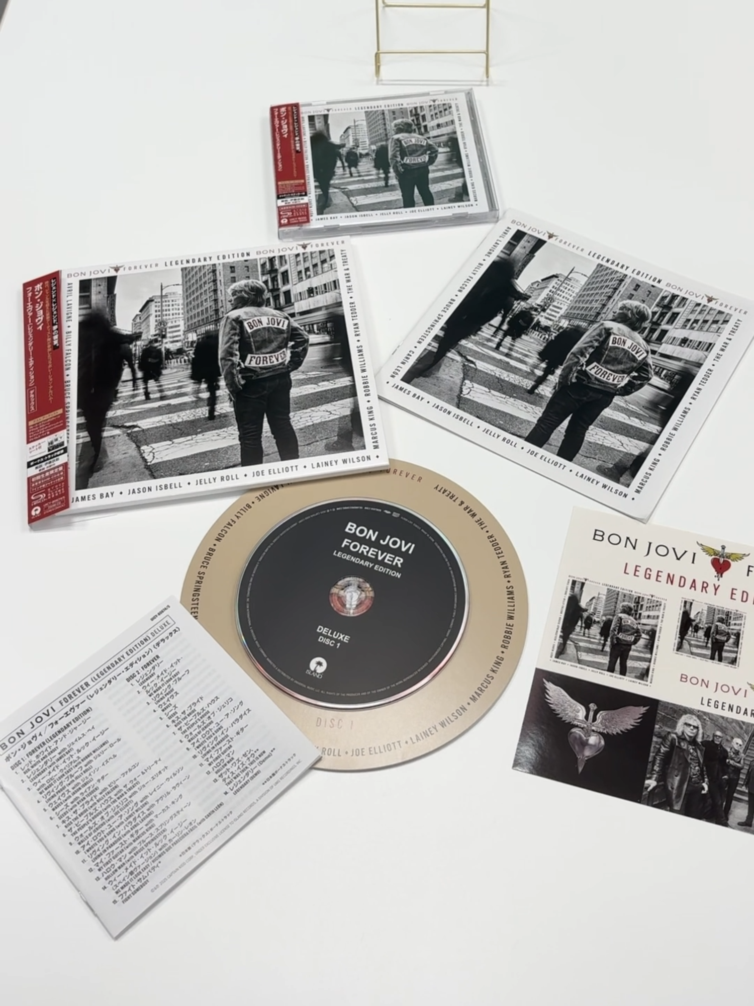 いよいよ本日発売となった『Forever (Legendary Edition)』の開封動画が公開📦 #bonjovi #ボンジョヴィ @bonjovi