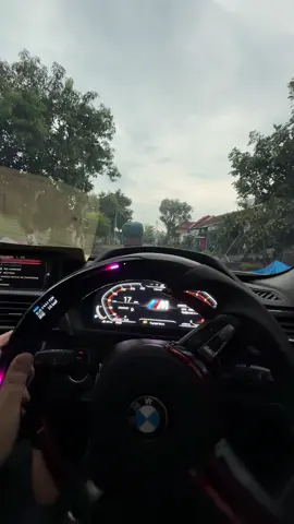 Mobil dana pelajar mas🙏🏻  Jangan di galakin 