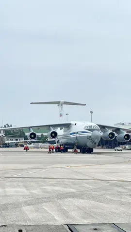 🇷🇺Buổi chiều đón gió mùa tiện thể đón a Trai vận tải hạng nặng lL76 của a gấu Nga🇷🇺🛬#TikTokAwardsVN#IL76#vietnam🇻🇳🇻🇳🇻🇳#noibaiinternationalairport#xuhuongtiktok#
