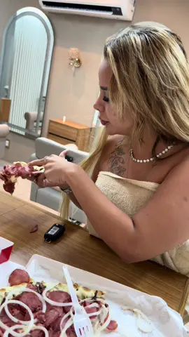 Vou arrumar ela depois de comer a pizza 