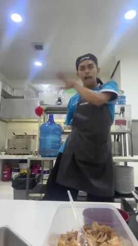 Melempar manggis yang magis