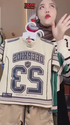 🧢 Setelan Anak Laki-Laki Kaos Jersey dan Celana Cargo Pendek Premium terbuat dari bahan cotton combed lembut yang adem dan nyaman dipakai. Desain sporty dan keren, cocok untuk anak aktif usia 1–12 tahun ✨ #SetelanAnak #BajuAnakLaki #KidsFashion