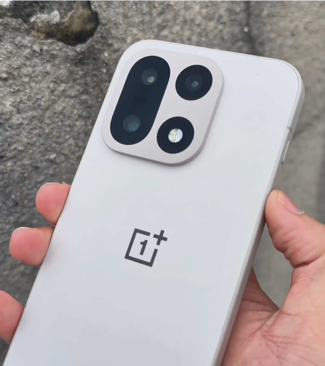 Không còn Hasselblad nữa, nhưng trong lòng tôi, nó vẫn là chiếc điện thoại hoàn hảo nhất. #OnePlus15 #OnePlus #Camera #Flagship #vlanh2212 