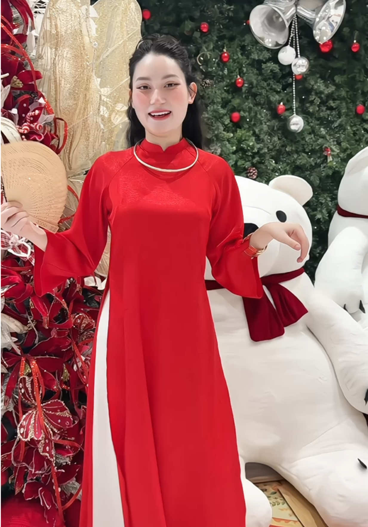 Màu đỏ vẫn thích mê luôn ak #aodaitruyenthong #aodaicachtan #aodaidep #aodaitruyenthong #aodaicuoi 