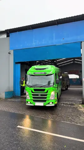 siap kirim ke pemilik masing” 🙌🏾 #promomakangajian #fyp #buspariwisata #isuzuelf #jualbelielf #isuzueuro4 #hartonoputrakaroseri #phdtrans #phdtransnganjuk 