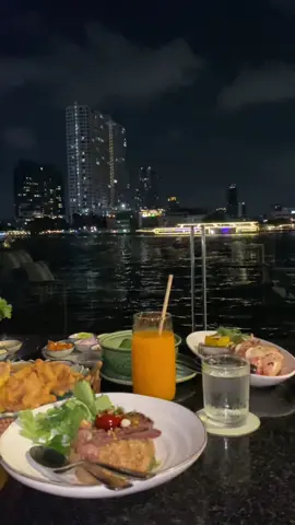 Dinner river view at The Salil Hotel Riverside - Bangkok 🥗  #restaurant #bangkok #thailand🇹🇭 #food 