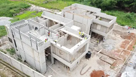 Available in a gated community in Kumasi ( Diamond Hills Estate). Good road access and a very tranquil neighborhood. This Architectural Beauty boosts of a 4 bedrooms all en-suite with a private office, Cinema, a beautiful backyard with fully equipped gym and a luxurious swimming pool with Jacuzzi. Home also features a one bedroom suite maids quarters, a beautiful designed security post. Get in touch to inquire more if you’re interested. #fyp #foryoupage❤️❤️ #houseforsale #midwoodproperties #viraltiktok 