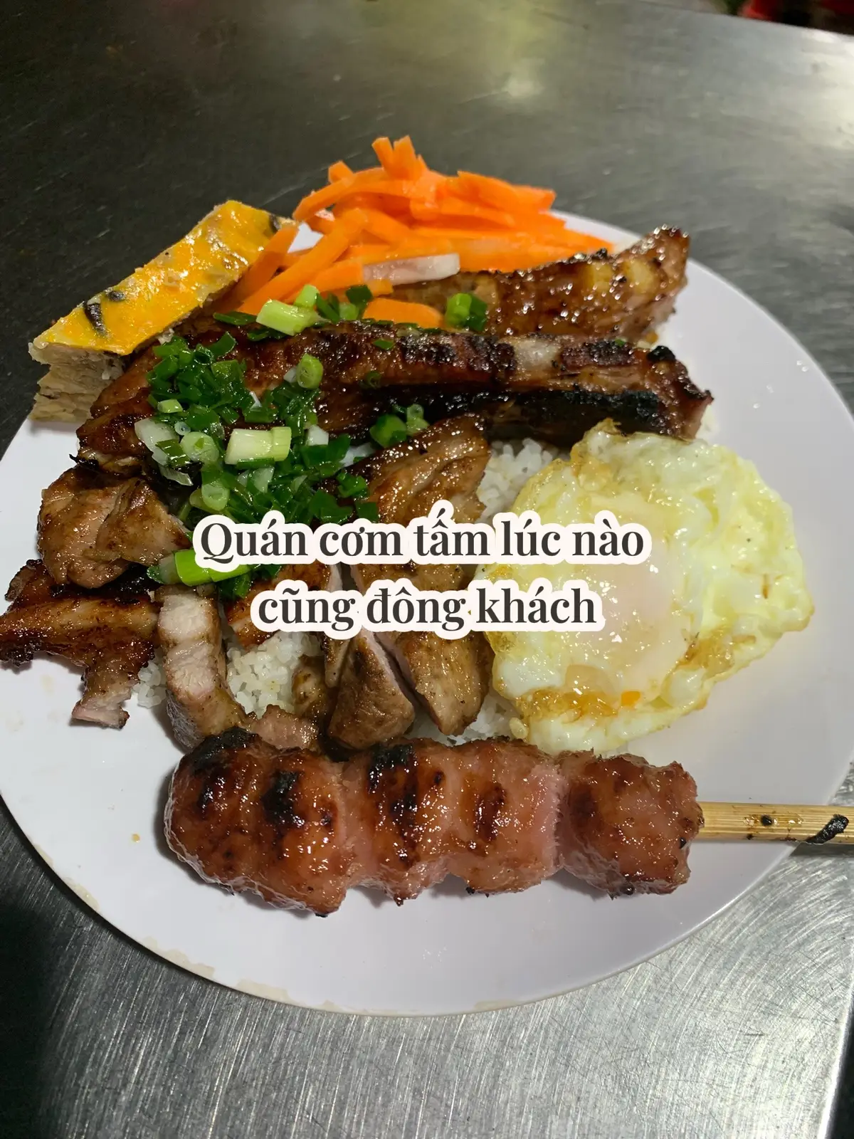 Cơm tấm ngon từ thịt tươi mỗi ngày (không dùng đông lạnh). Thịt Ướp đậm đà, nước mắm ngon giá từ 25k #xuhuongtiktok #thinhhanhtiktok #comtam 