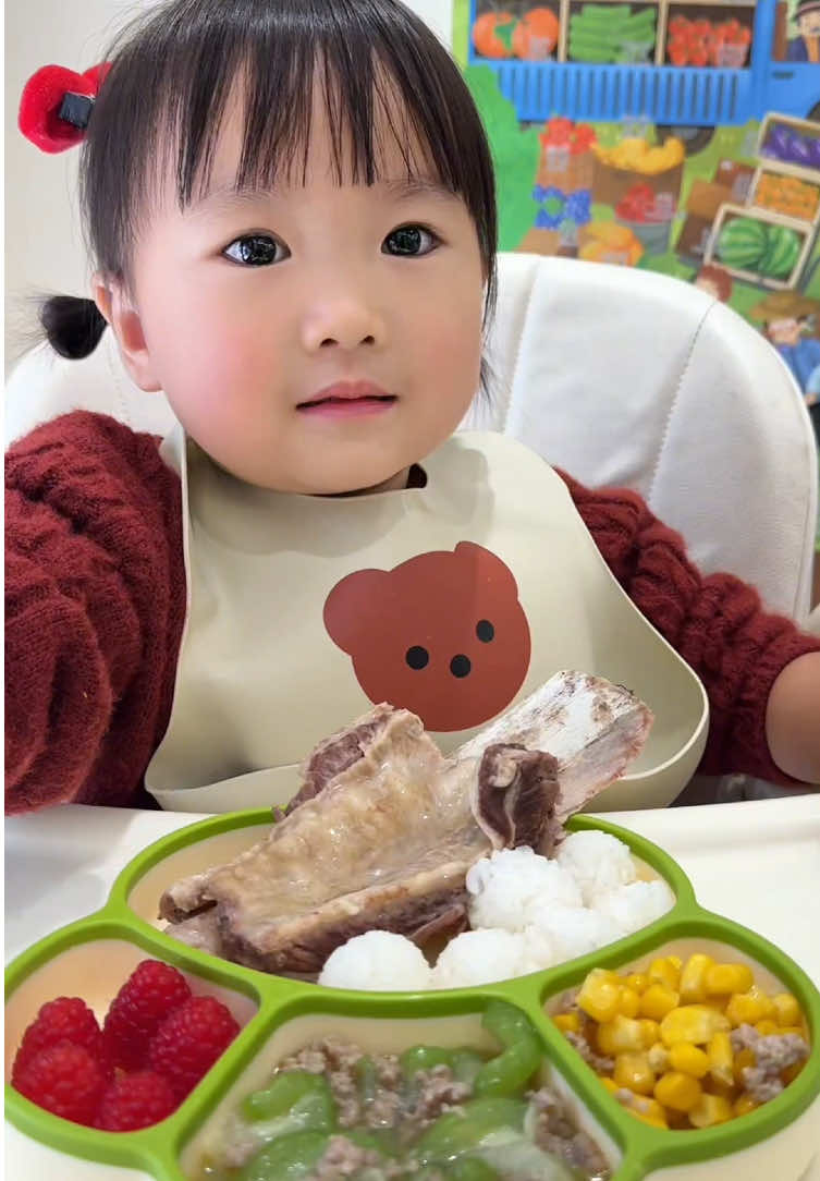 I put on my favorite red sweater for autumn. Stay warm, everyone!#cutebaby #babyeating #babyeatingfood #babygirl #baby 