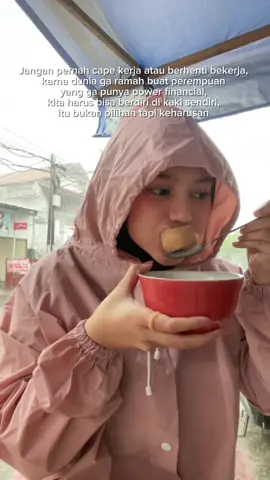 hwaiting! tp bentar, makan dulu. btw jas hujanku lucyuu🤓