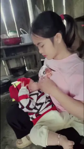 Hôm nay ,2 mẹ con được ra viện, ở nhà sưởi ấm thôi, mùa đông năm nay mẹ có em 🤗😻