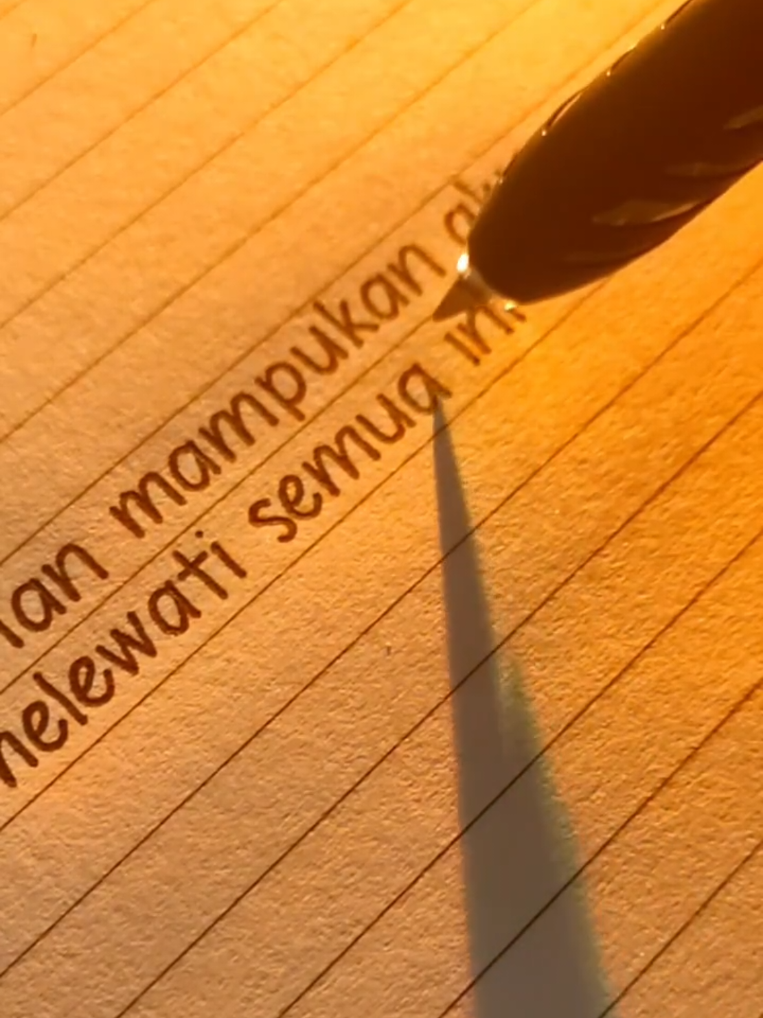 . . . #tulisantangan #diary #catatanharian #sadvibesstory🥀 #handwriting 