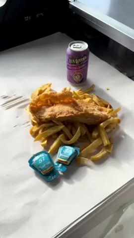 Nothing beats classic fish & chips with a cold Ben Shaws and a side of tartare! 🐟 🍟 @Heinz UK @Ben Shaws Drinks #fishandchips #fyp #FoodTok #food #halifax 