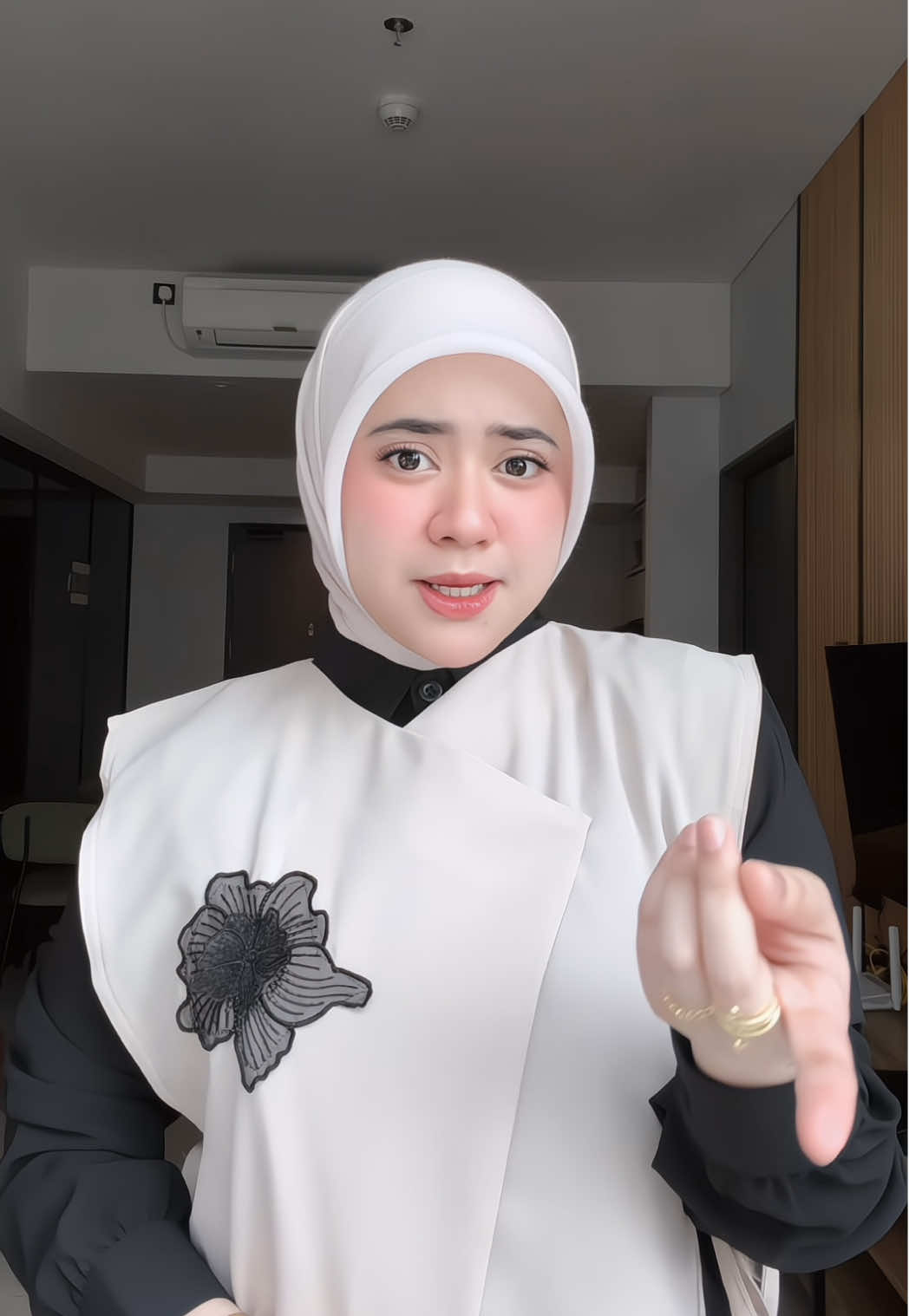 wih cakep jg nih oneset tunik begini yaak🤫👀 #oneset #onesetkekinian #onesetcelana #onesettunik #ootdhijabstyle 