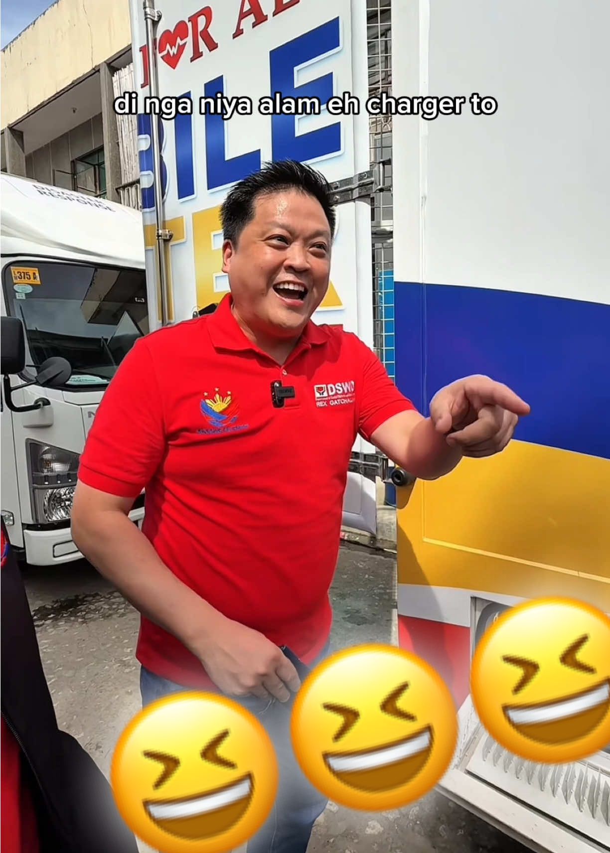 Did you know that our Mobile Water Purifiers (that was given by First Lady Liza Marcos) has a built-in charger? Haha! As you can see in my reaction, I was very glad to tell them that everyone in our evacuation centers can charge their devices here. 😆 Happy Friday! #BawatBuhayMahalagaSaDSWD ❤️ #DSWDServes #REXGatchalian #fyppppppppppppppppppppppp 