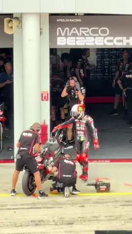 Practice 💗 #MalaysianGP 🇲🇾 #MB72 #VR46ridersacademy #MotoGP #Aprilia 