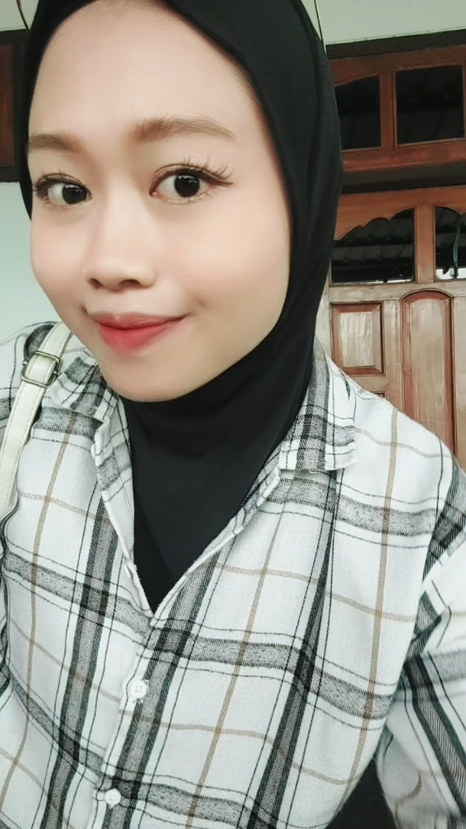 outfit simple buat hangout 🥰  #kemejaflanel #outfit #outfitideas 
