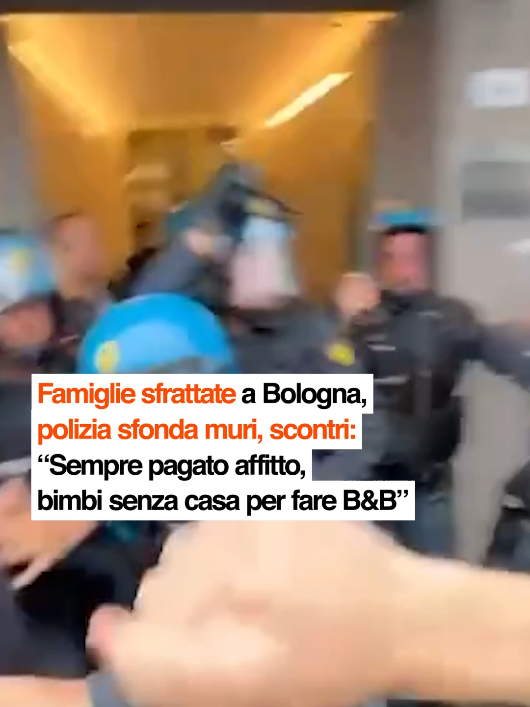 Famiglia sfrattale a Bologna. Polizia sfonda i muri, le scene degli scontri “È una vergogna. Le persone muoiono, letteralmente, muoiono per colpa dei profitti di pochi. Persone e famiglie che hanno sempre pagato l’affitto vengono buttate in mezzo alla strada per fare un B&B con la scusa della finita locazione” 