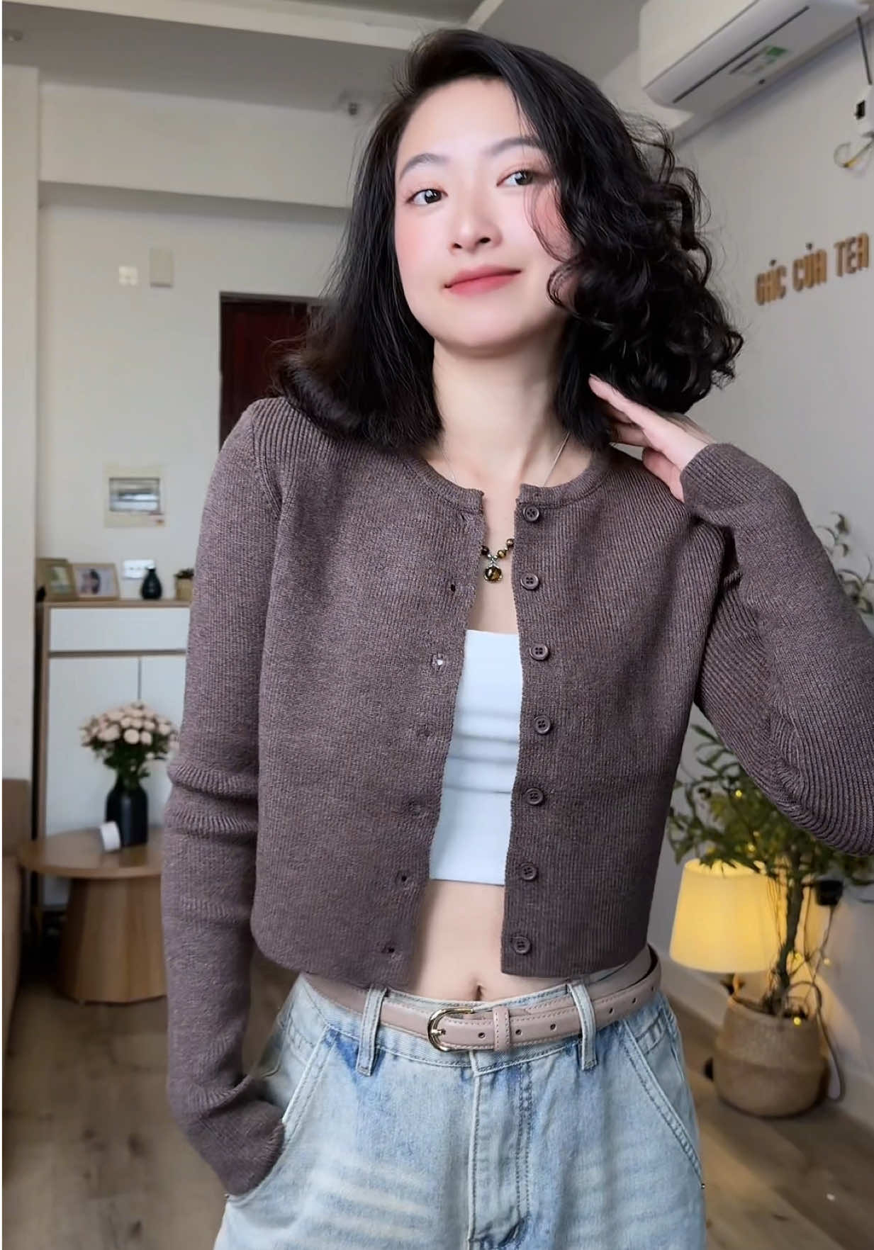 Chiếc áo len crop đơn giản ntn mà mặc vào cuốn quá các cậu ơiiiii #aolencardigan #aolencroptop #aocardigan #traphamm56 