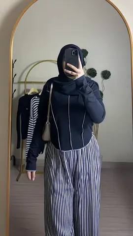 Nyaman banget celananya 🫶🏻  #outfitideas #outfitinspo #fyp 