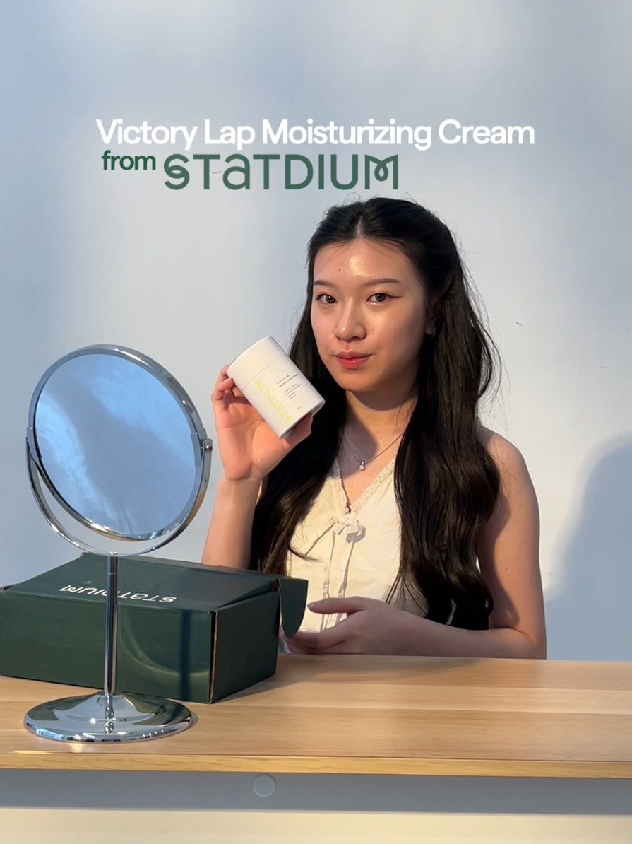 CURRENTLY IN LOVE WITH THIS MOISTURIZER... Nyaman, ringan, melted really good on my skin ✅ #Statdium #TimeToRevamp #moisturizerlokal #localbrand #skincarelokal 