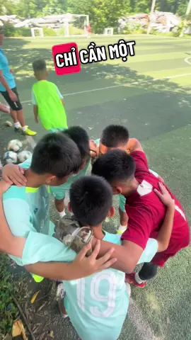 Khi bạn đi tập bóng đá mà sơ hở là thầy lại tiểu phẩm 🦦🦦🦦 #trecahn💪🏻🍀  #hdfootballkids 