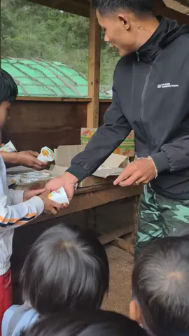 ခလေးတွေကိုချစ်တယ်😘😘  @khun khun