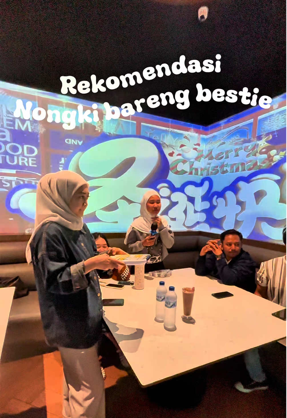 Rekomendasi nongki bareng bestie✨ Seru seruan karaokean gratis di @steak21_id  Dan istirahat nginep di @RedDoorz Indonesia harganya terjangkau dan fasilitasnya jg oke banget loh simak videoku ya biar tau cara dapetin promonya a 😍 #redDoorz #bukasemuapintu #redDoorneartransstudiocibubur3 #redtraveler #steak21  
