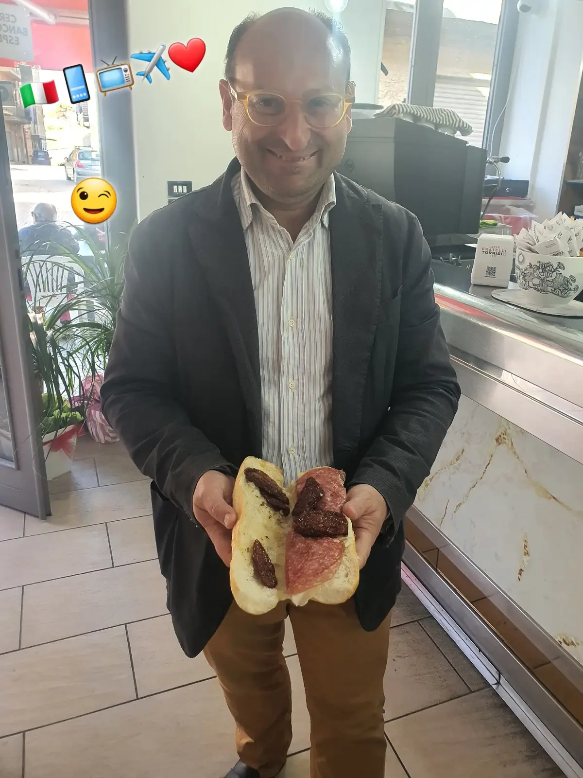 Bar Sicilia a Butera.🌞☕️🌭 #colazione #panino #Sicilia #perte #fyp 