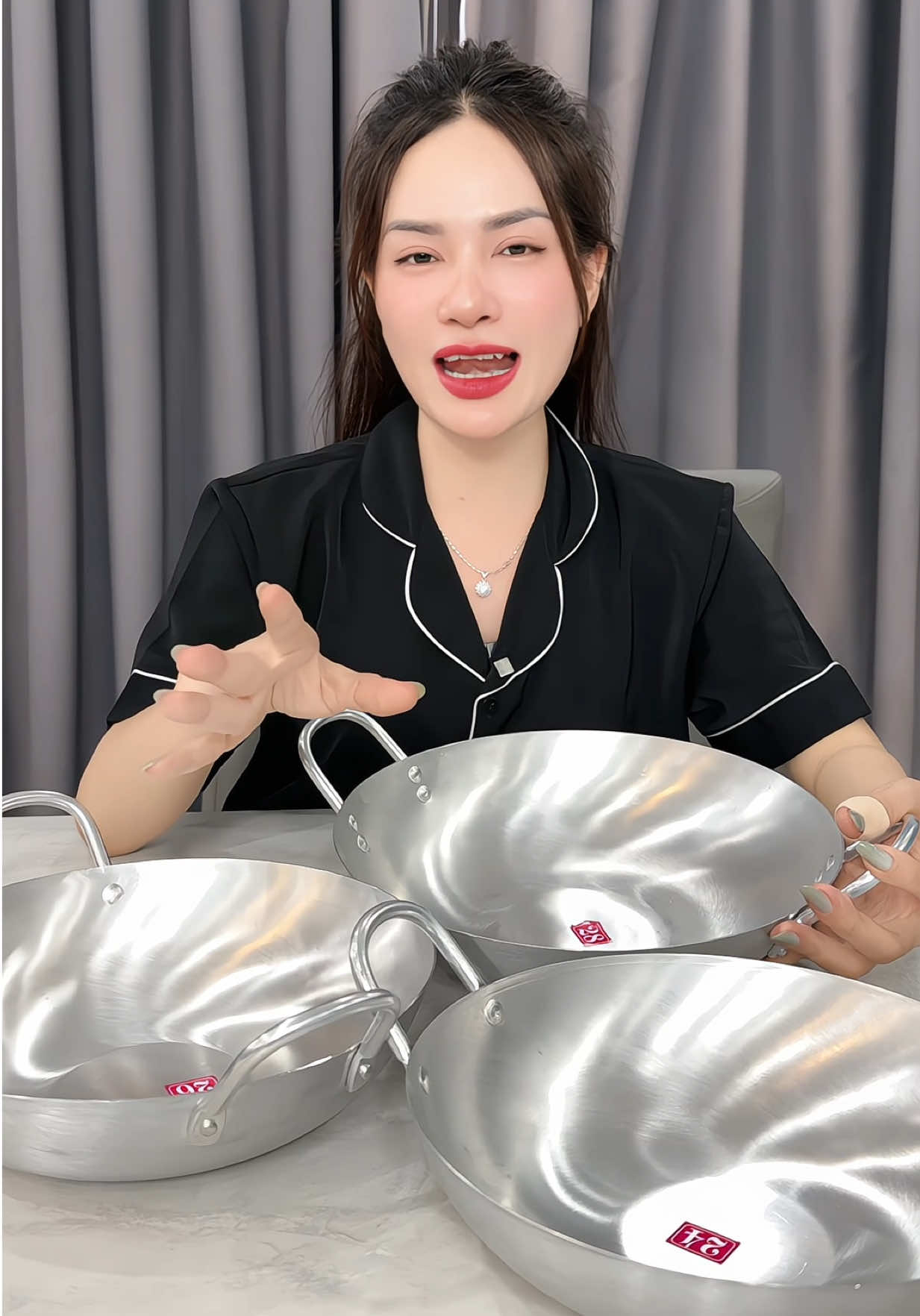 Chị bán bán đồ ăn vặt,dùng để chiên ngập dầu #nhanhungbebe #chảo #chaonhom 