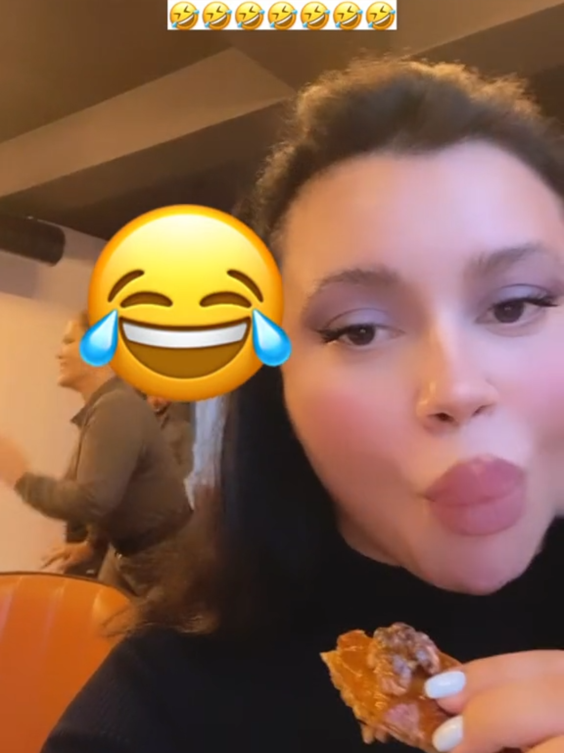 MODELO: salmamoon___