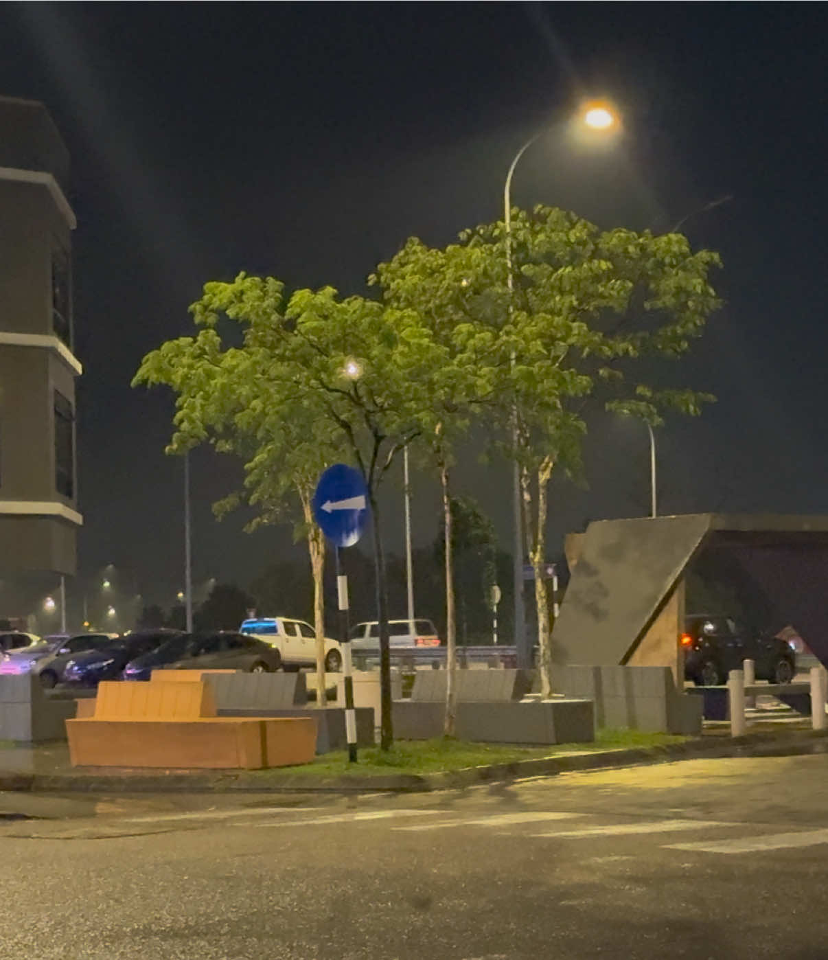 🌧️ রাতে বৃষ্টি নামলে মনটা যেন অজানা এক স্মৃতির পথে হারিয়ে যায় ⋆࿐🥲💔 #nature #viralvideo #fyp #viral #tiktok @TikTok @tiktok creators @TikTok Bangladesh 