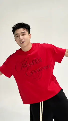 Tan chảy với độ đáng yêu của @Nguyễn Tùng Dương khi tạo dáng chụp ảnh cho thương hiệu L’Voncé 😍 Còn chờ gì nữa, nhanh nhanh ghé L’Voncé để lên đồ bảnh bao như Nguyễn Tùng Dương đi nàoo 😉🫶 #lvonce #ninhduongstory #nguyentungduong #fyp #xuhuong 