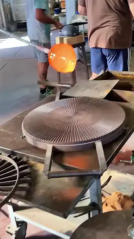 Amazing glass Blowing art USA artist #glasses #dish #plate  #glassart #work 