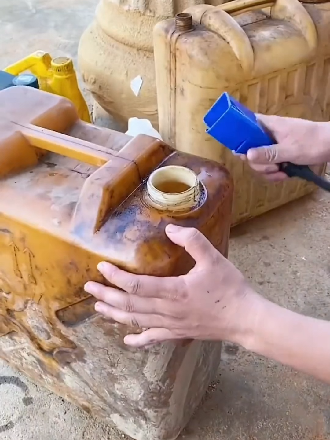 Sudut sempit atau ruang terbatas? Corong ini bisa atasi dengan mudah, tuangannya tepat dan tidak membuat tangan kotor!